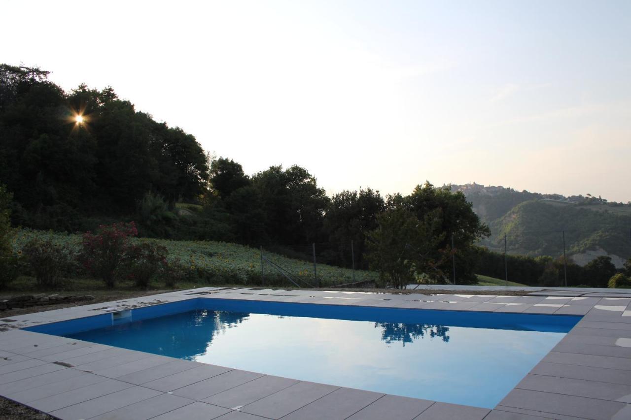Casale Fontanile Bed And Breakfast Smerillo Exterior foto